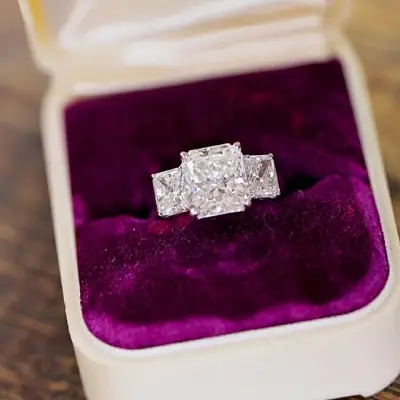 3 stone diamond ring